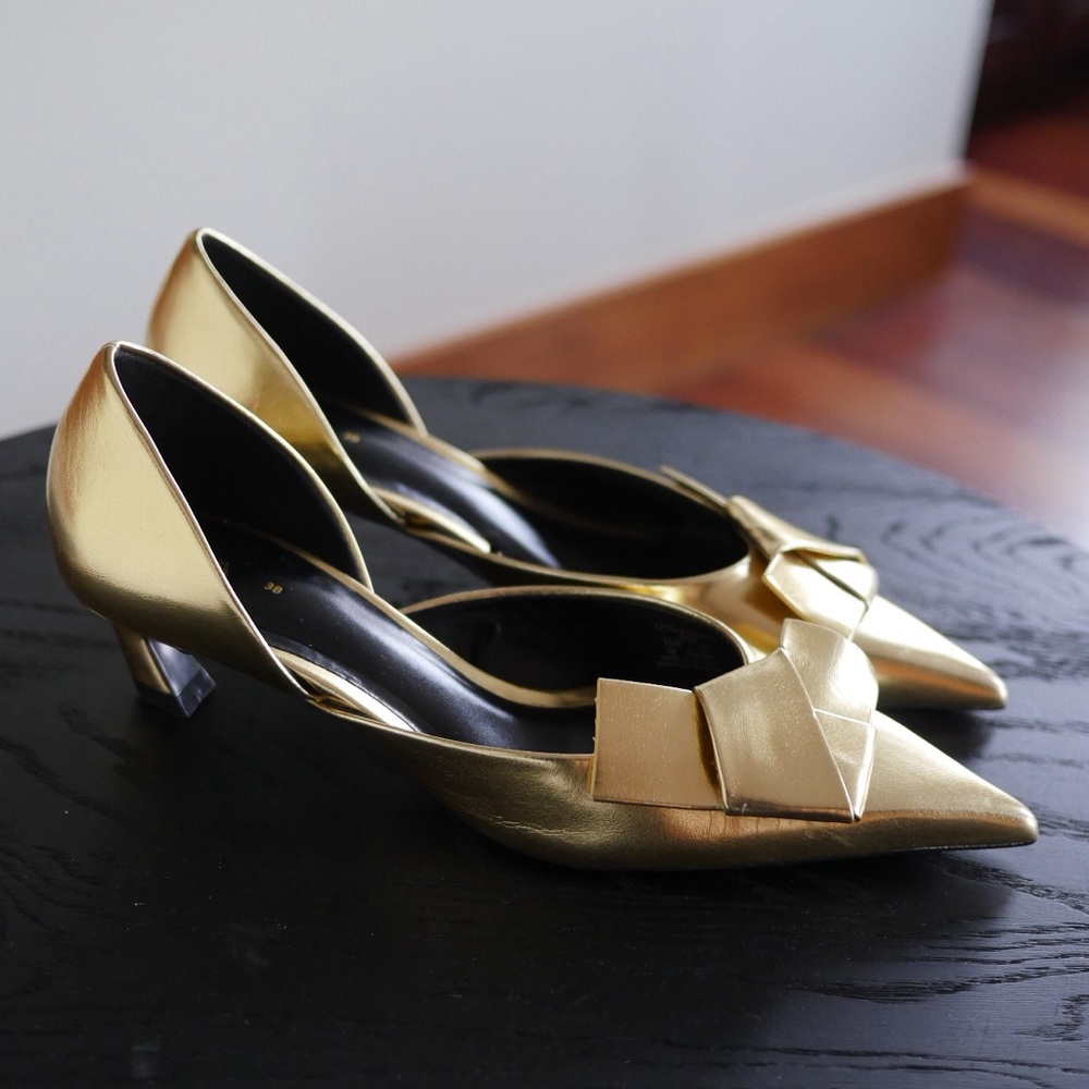Zara Heeled Pump with Bow in Gold - Picture 2 of 7